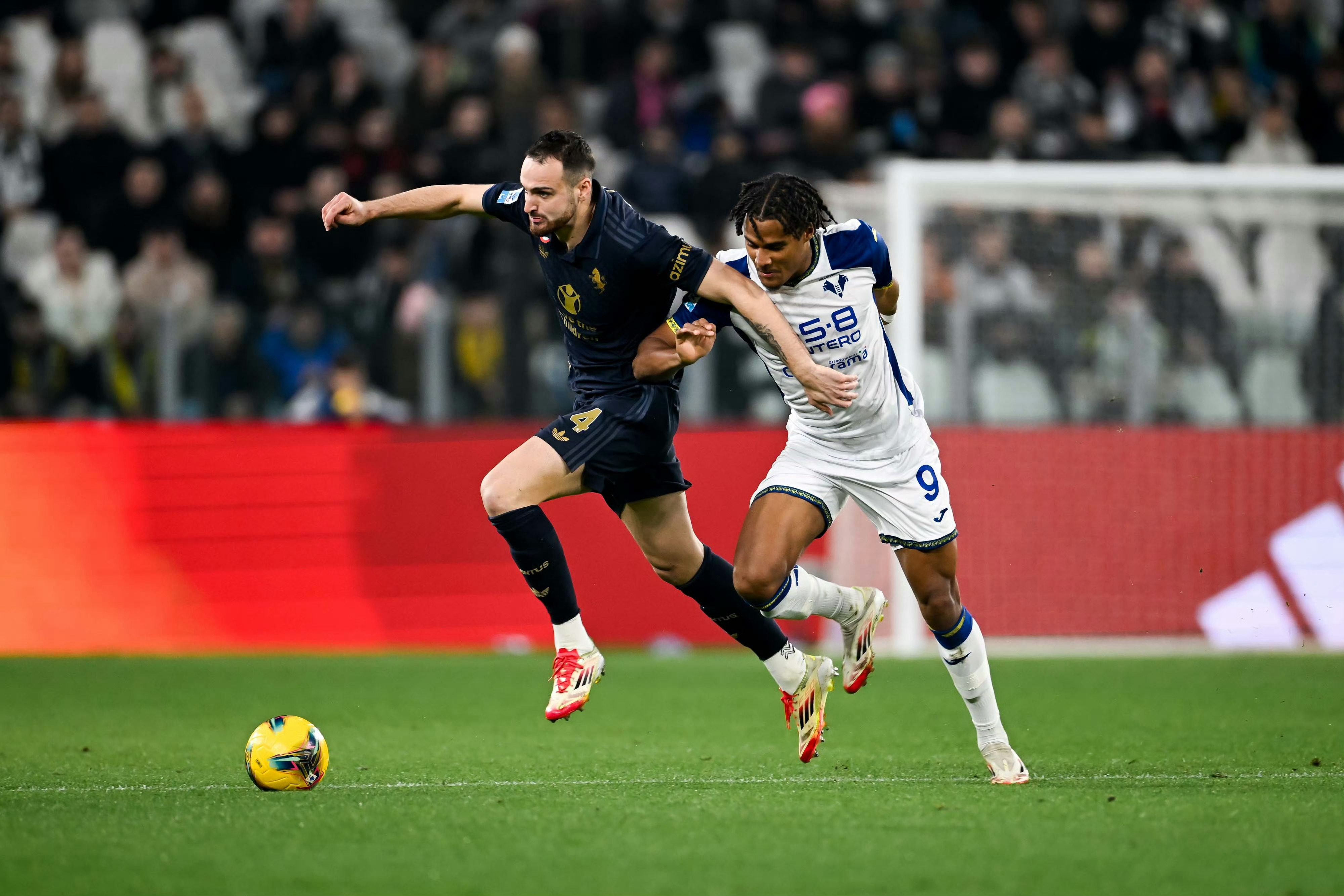 半岛体育官网安全-尤文图斯在客场失利，积分榜略微下滑