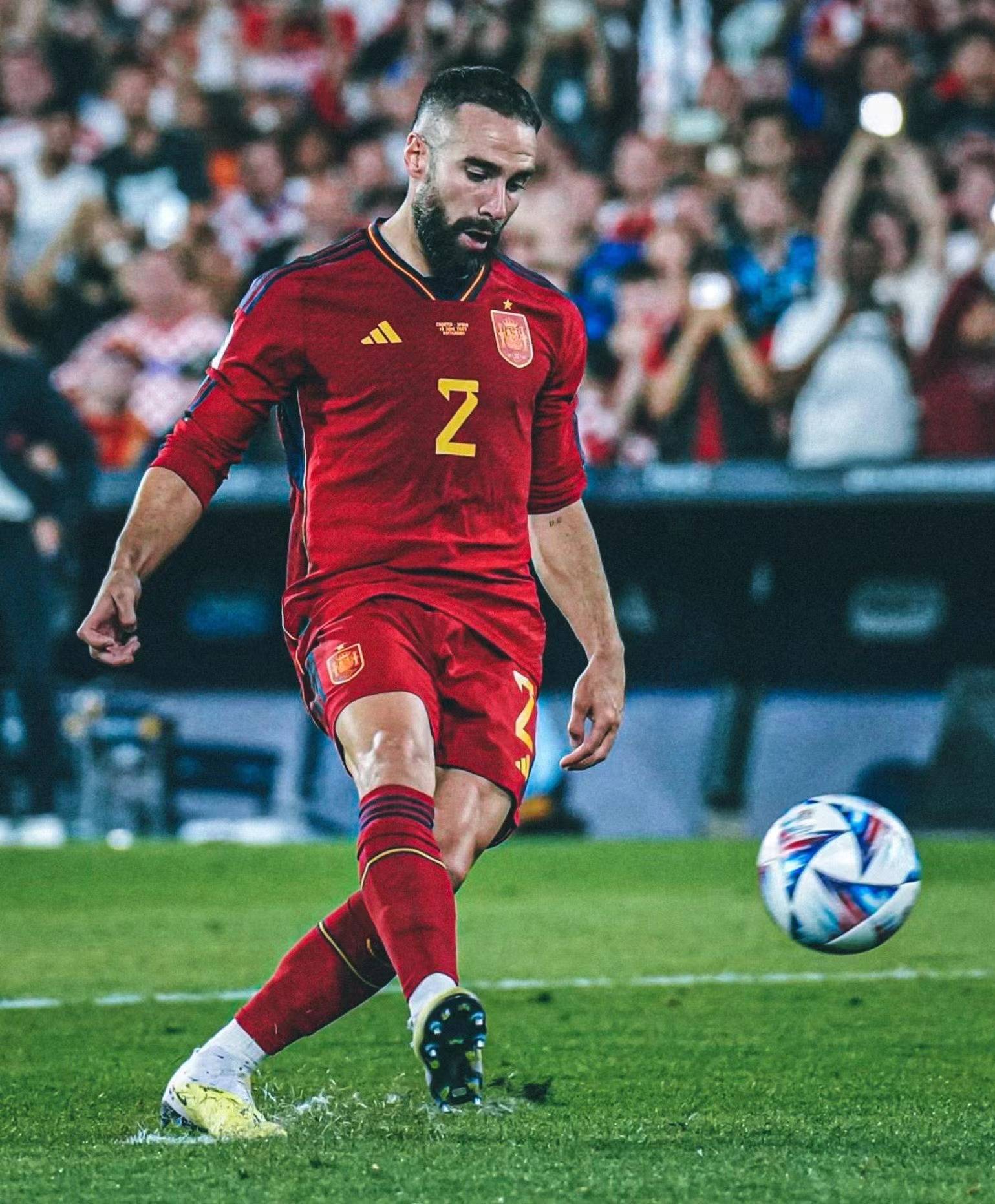 半岛官方体育登录入口-惊心动魄的足球盛宴，球员状态亮眼