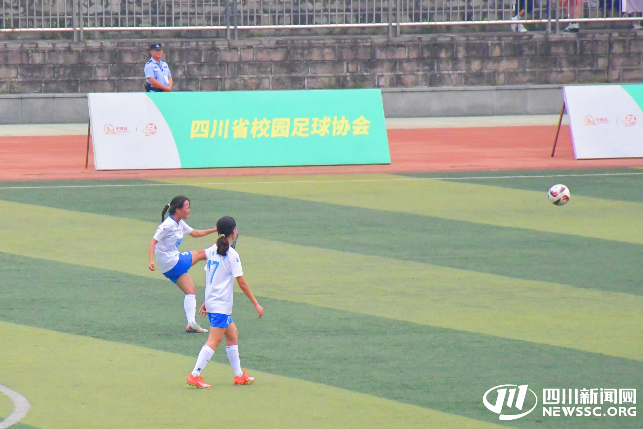 半岛体育app下载-包含观众热情支持，女足队员斩获胜利的词条