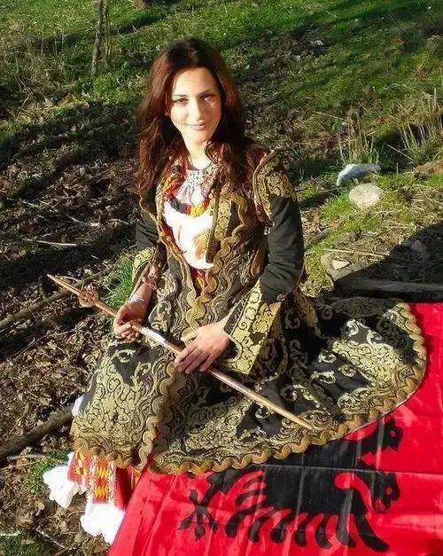 半岛体育官网登录-阿尔巴尼亚不敌希腊，出线难度加大