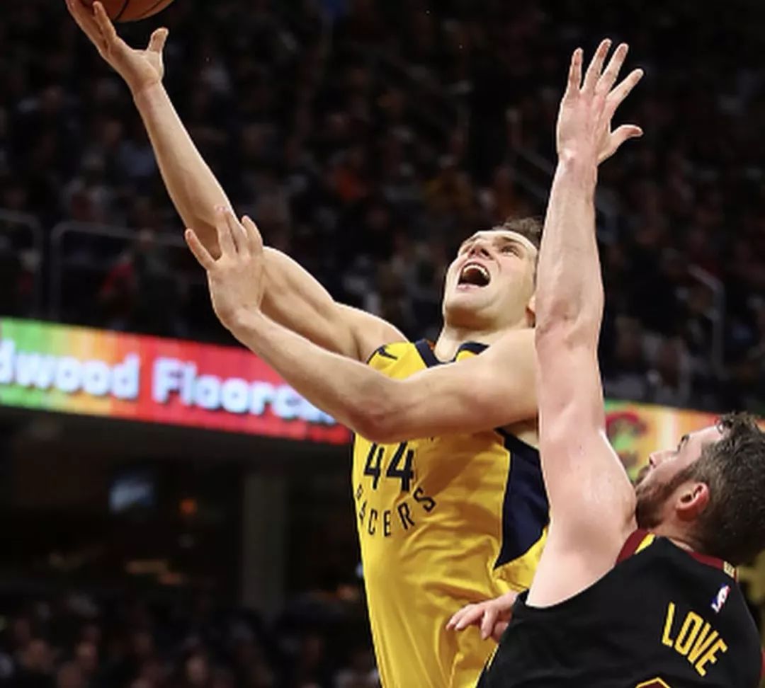 半岛体育官网入口-关于诺维奇完成大逆转，喜获胜利的信息