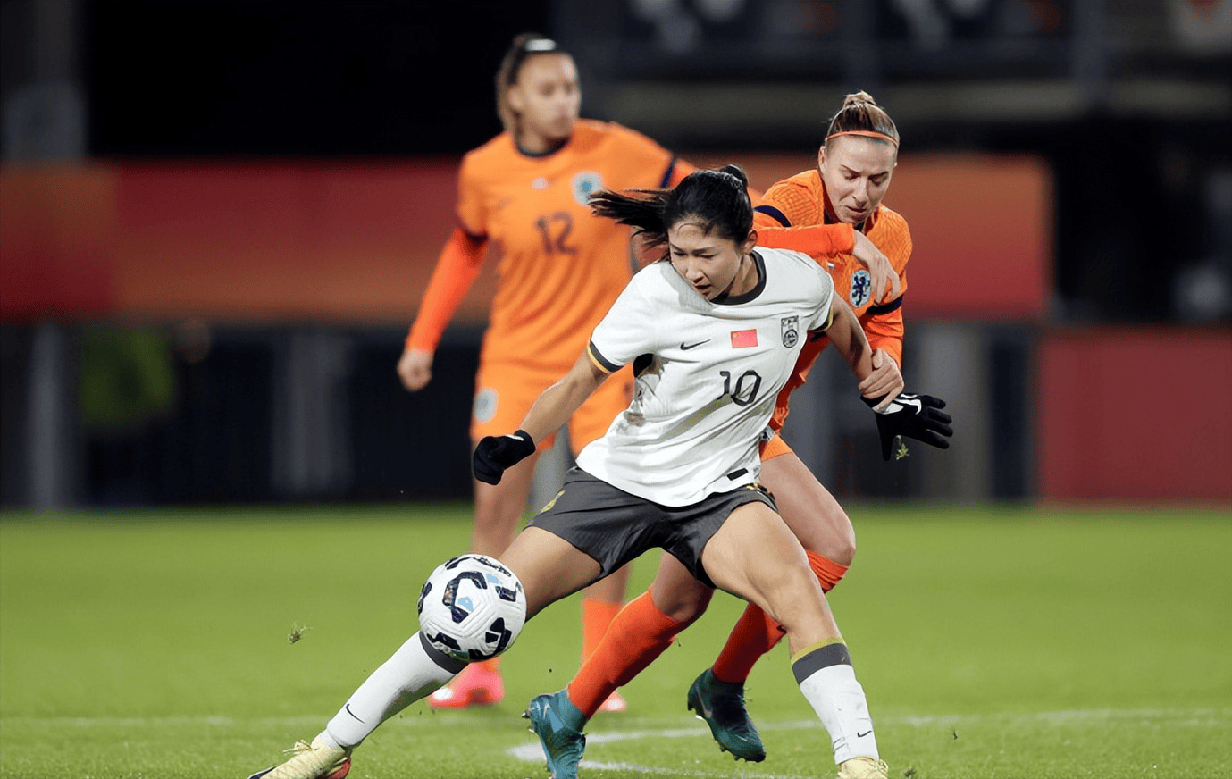 半岛体育下载入口官网-触目惊心：女足比赛中的震撼表现的简单介绍