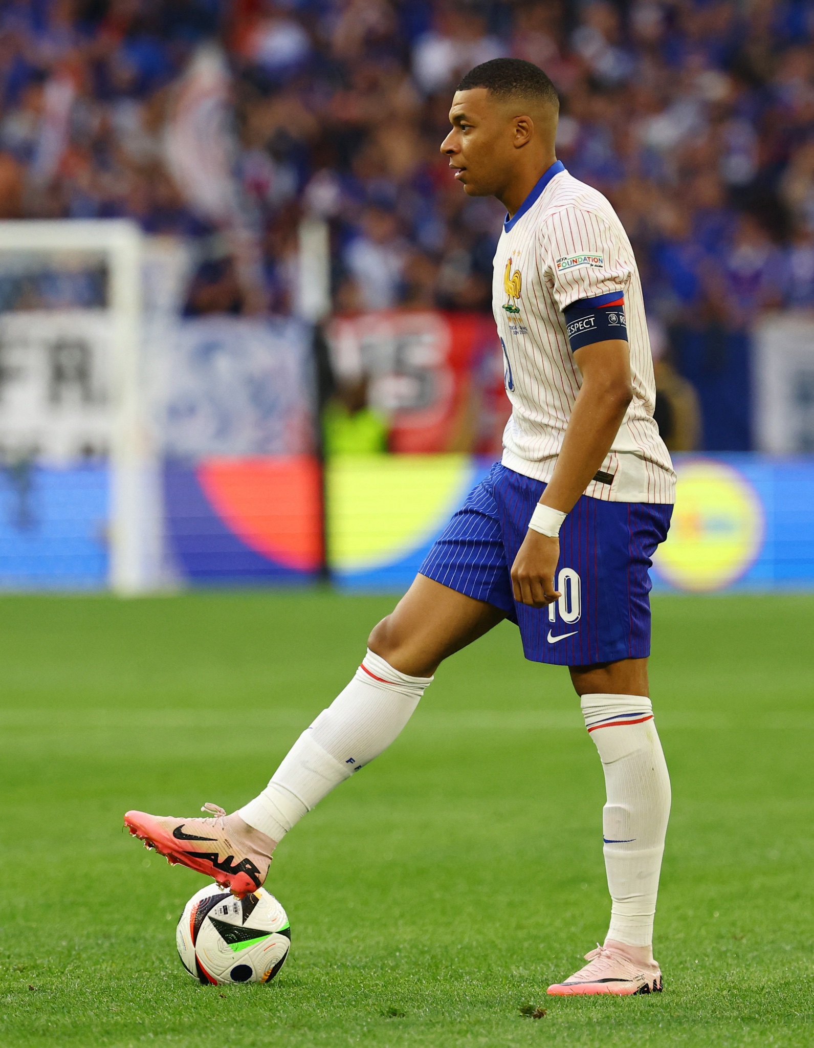 半岛体育综合官网-法国风头不减，圈好奥地利，欧预赛决胜战日益临近